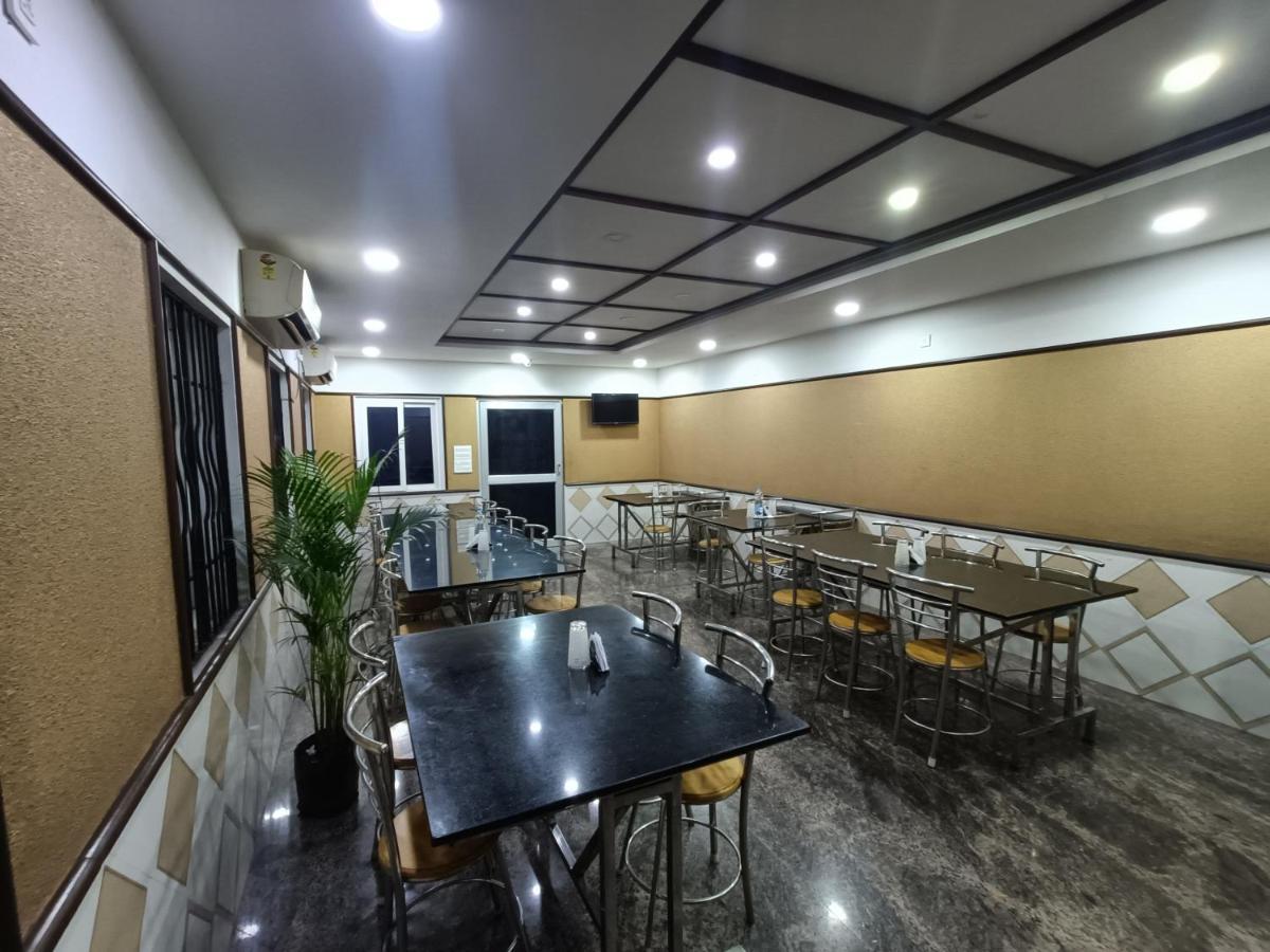 Hotel Arunachala Puduccseri Kültér fotó