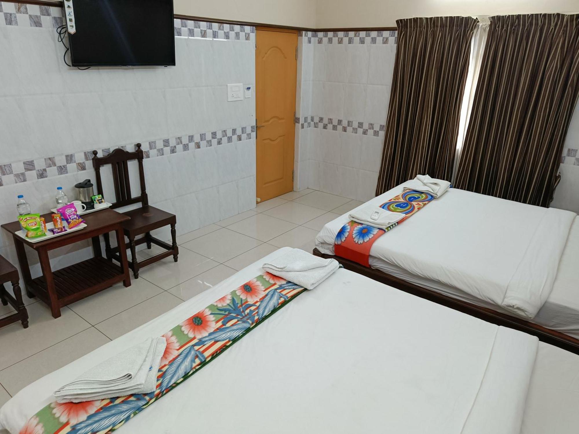 Hotel Arunachala Puduccseri Kültér fotó