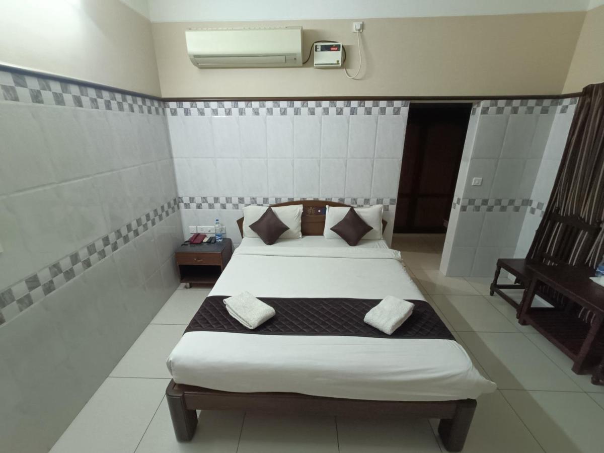 Hotel Arunachala Puduccseri Kültér fotó